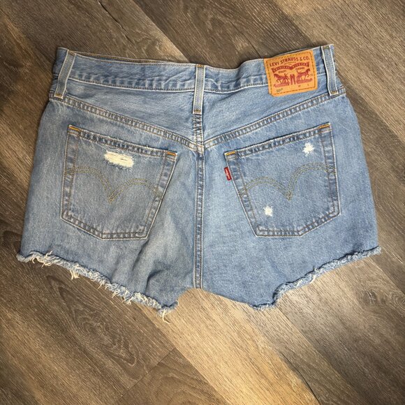 Vintage Levi’s 501 distressed Cutoff Shorts Classic light wash - 28 - Picture 2 of 4